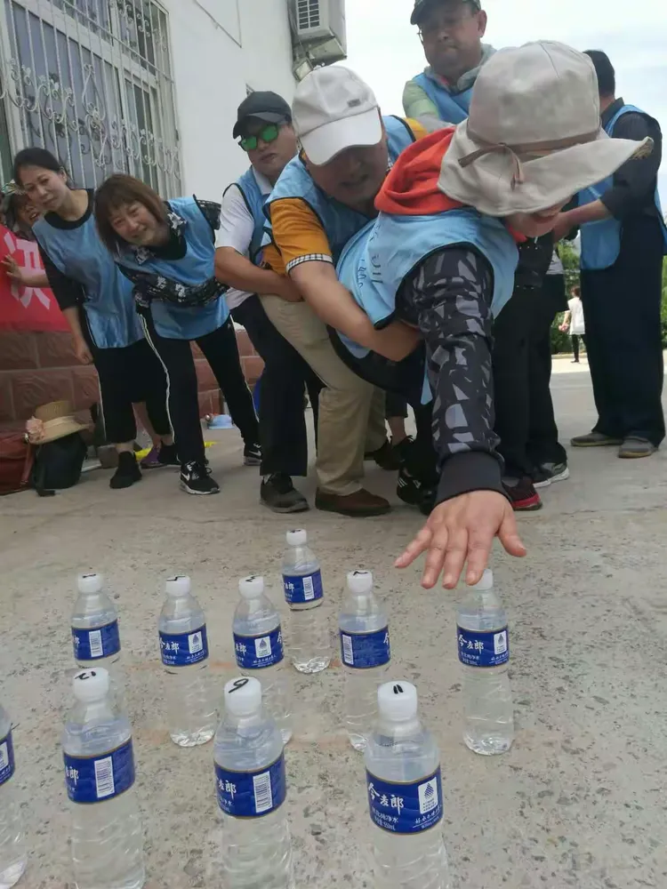 教练团队内部矛盾曝光引发公众关注
