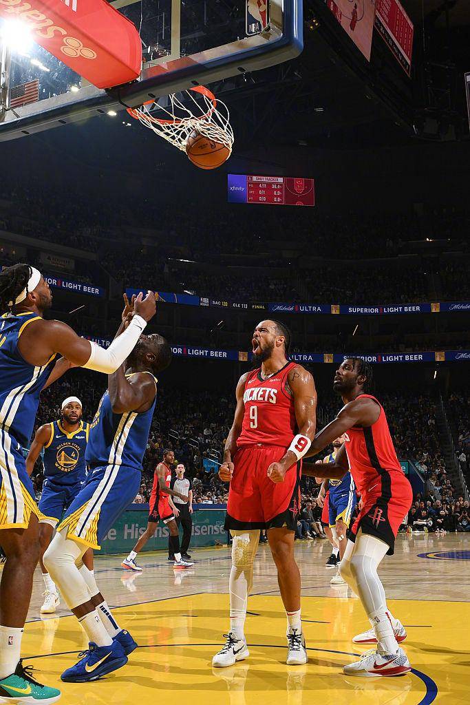 包含勇士遭遇三连败，库里状态低迷的词条