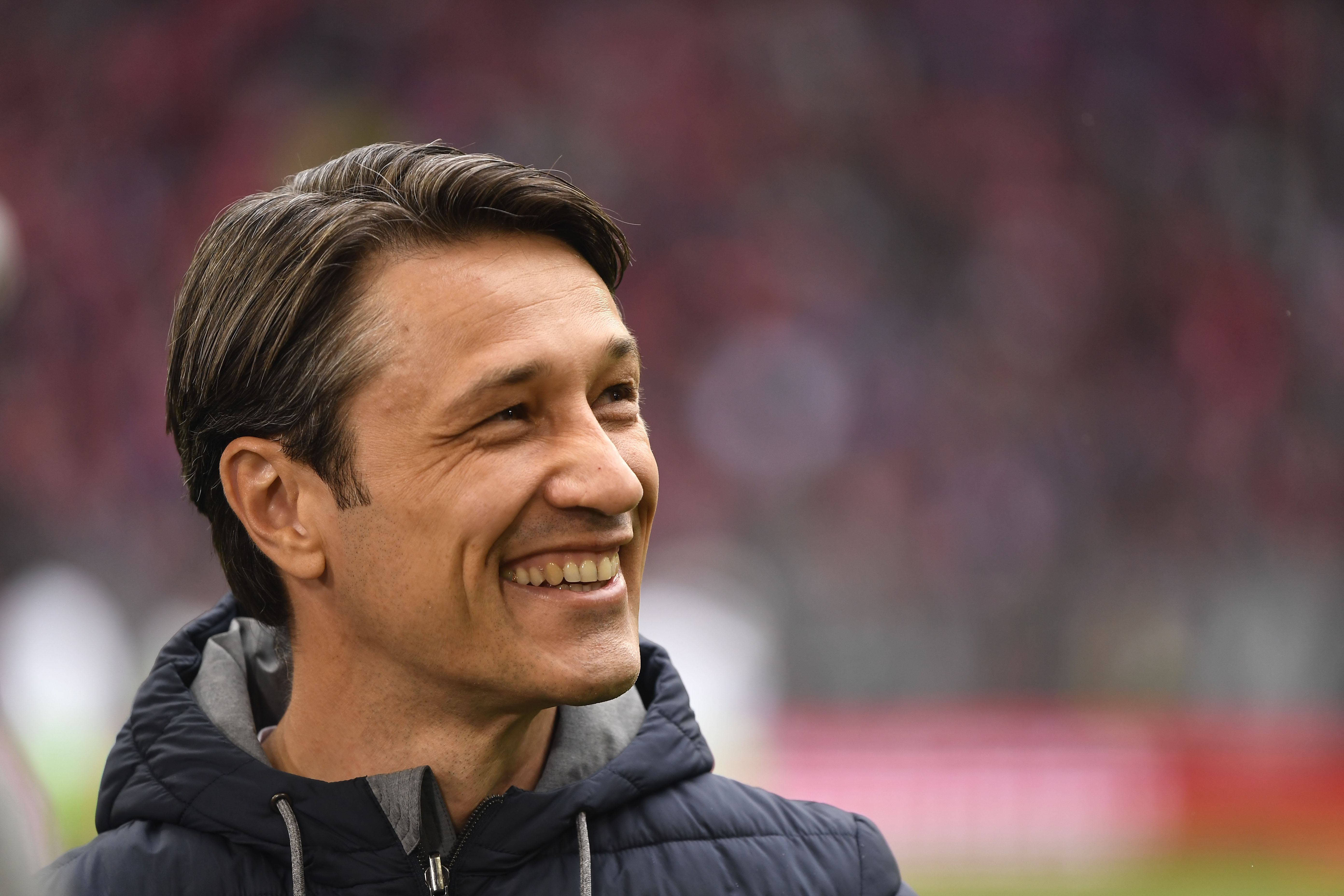 包含汉诺威临危不乱，客场大胜再继续征战德甲的词条