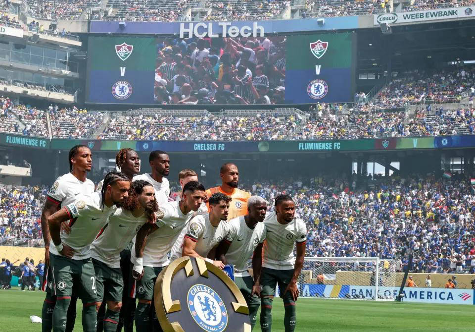 包含切尔西中场表现出色，助球队取得胜利的词条