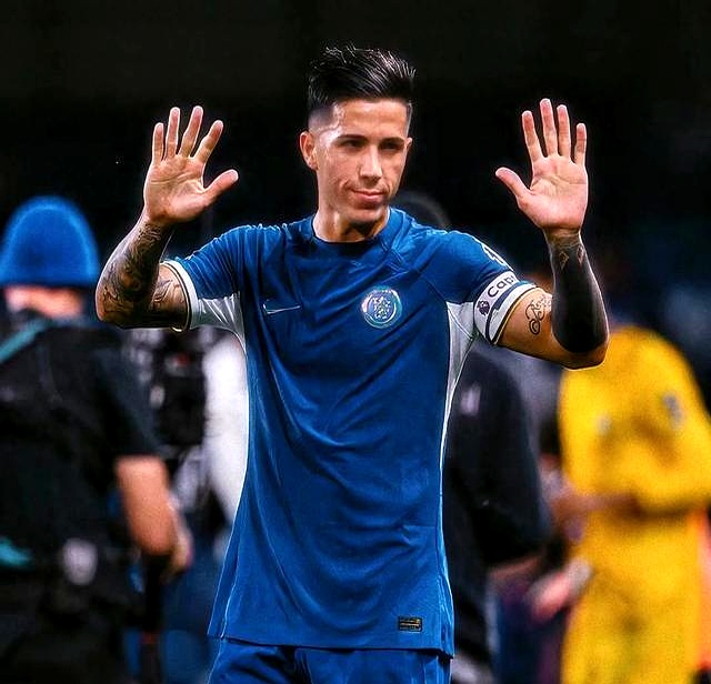 包含切尔西中场表现出色，助球队取得胜利的词条