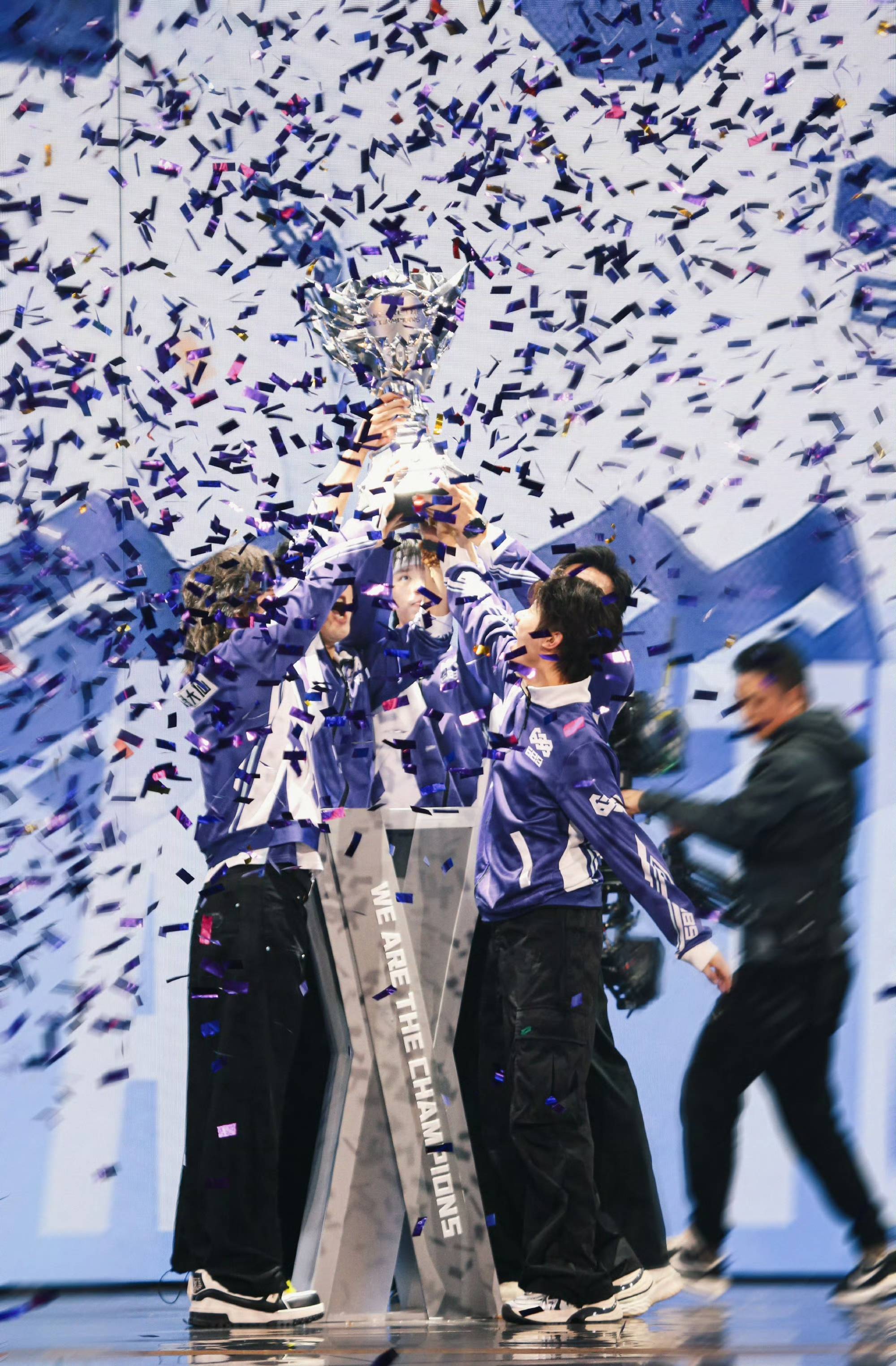 包含重要比赛来袭!顶尖球队交锋激烈的词条 包含重要比赛来袭!顶尖球队交锋激烈的词条