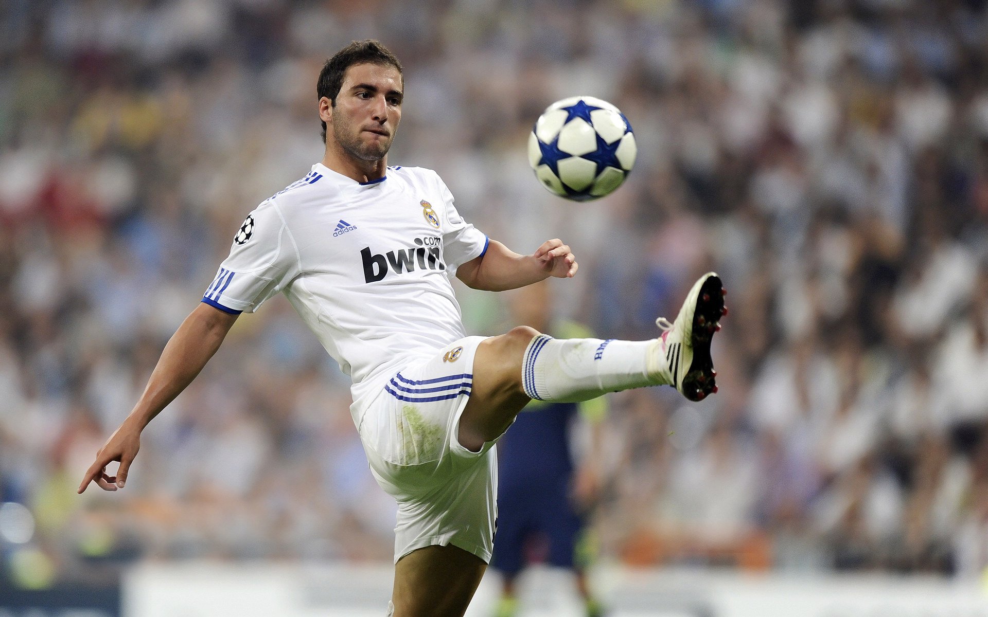 黄喜灿统治全场，罗马正面击溃尤文改写意甲格局